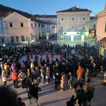 Prižig praznične osvetlitve 